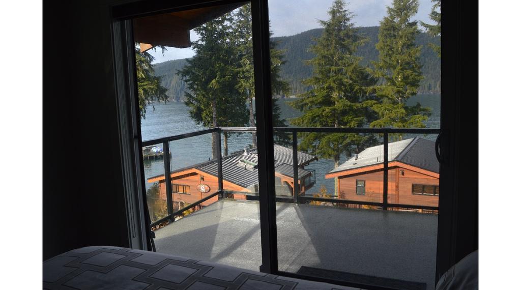 Pair-A-Dice Cottage Port Renfrew Szoba fotó